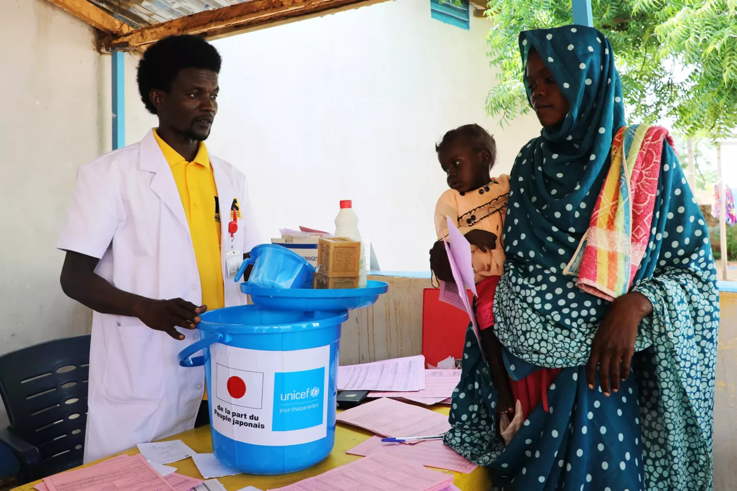 Arafa Ibrahim, 27, a Sudanese refugee who has been living in the Farchana camp for a year, feels relieved today. Her 20-month-old daughter, Bara Djouma, was suffering from severe malnutrition but her condition significantly improved after intensive care. Before heading home, Arafa attended a session on good hygiene practices and received a kit to help improve their daily well-being. 