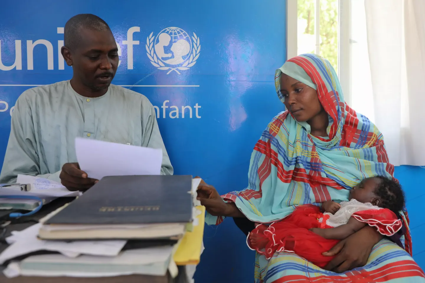 &Agrave; l&rsquo;h&ocirc;pital de district de Koukou Angarana, Aicha Haroun Issakh, 29 ans, d&eacute;clare la naissance de son deuxi&egrave;me enfant, Mihrab, &acirc;g&eacute; de 42 jours, au guichet unique d&rsquo;enregistrement des naissances.