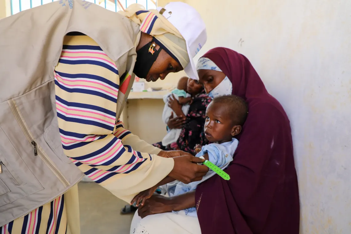 It's time to find out whether little Mahamat is suffering from malnutrition. Health workers screen him by measuring his mid-upper arm circumference (MUAC).
