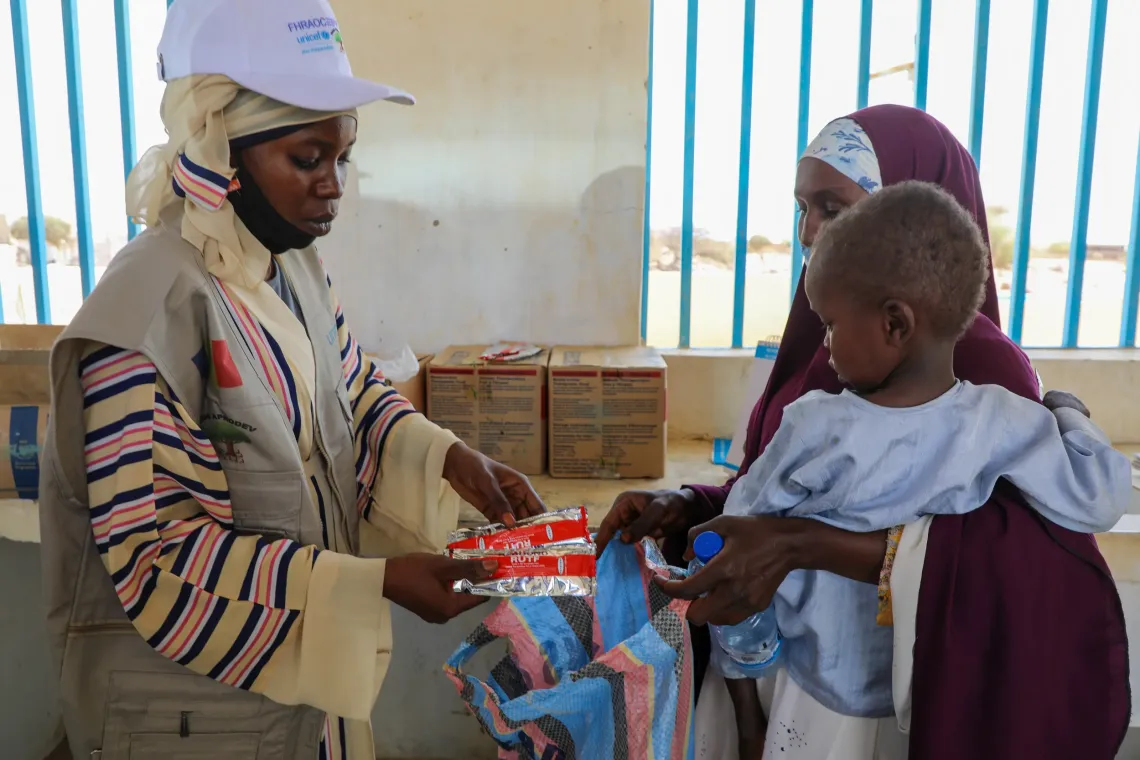 Noura receives several sachets of ready-to-use therapeutic food (RUTF) to continue her son's treatment at home.