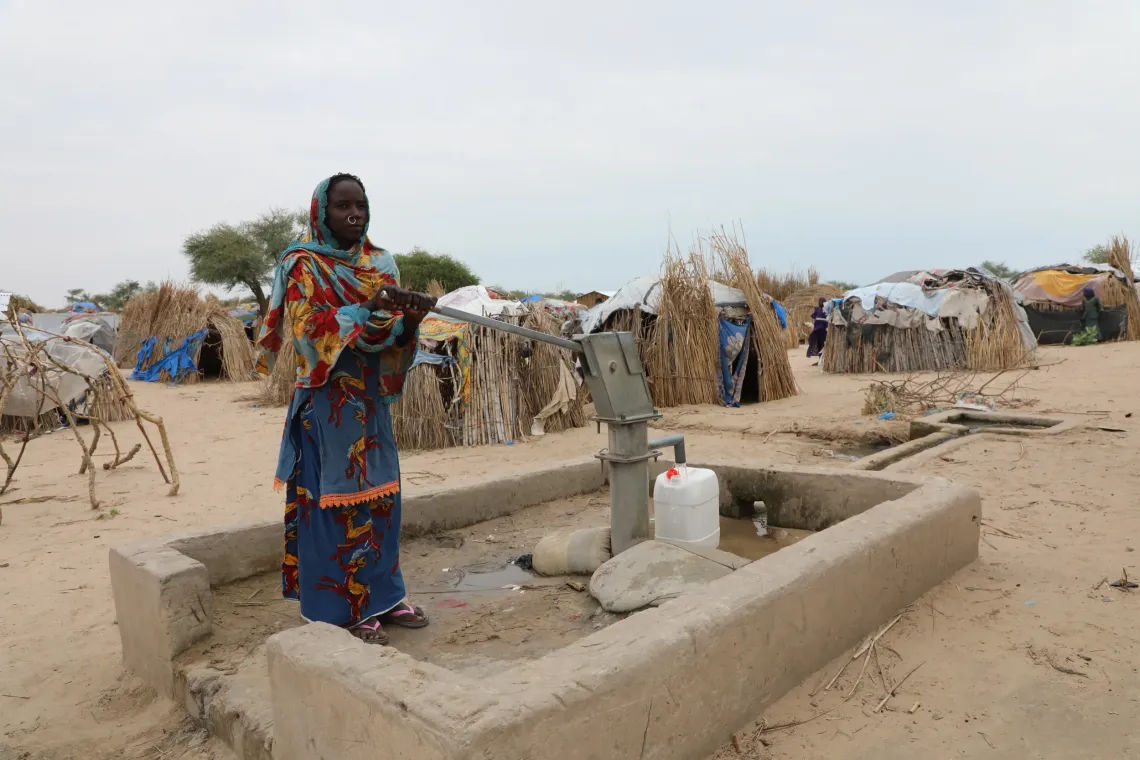 Howa collects water from the borehole at the Fourkoulom displacement site.