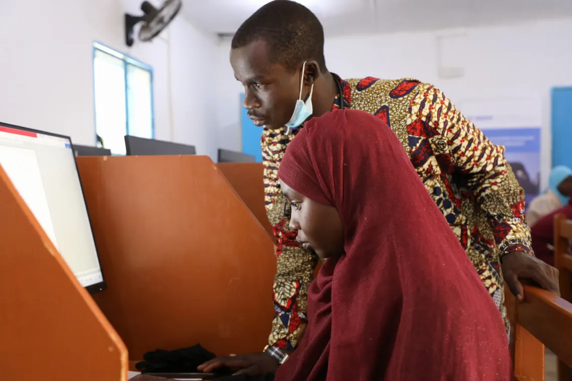 Mayaz receives guidance and support from the training centre supervisor?