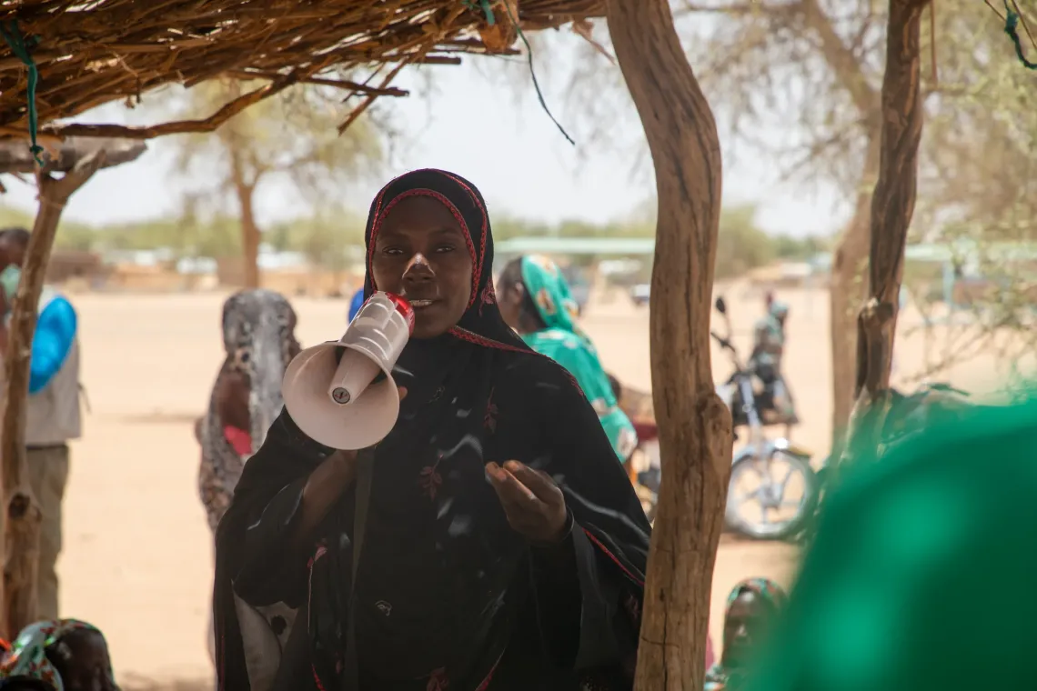 Arafa Mahamat Arbab participe activement &agrave; la s&eacute;ance de sensibilisation.