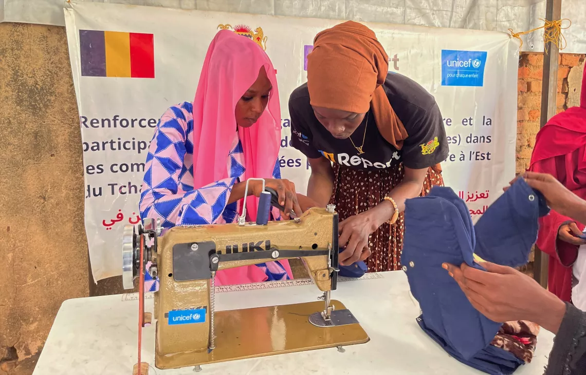 Ibtihal and Zara Loksala, a 24-year-old Super Banat, travelled to the refugee camps of Adr&eacute;, Farchana, Ourang and Mitch&eacute; in eastern Chad to train young girls and teenagers to make reusable sanitary pads.