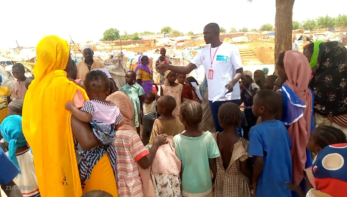 Within the communities, Adoum engages with children and parents to better understand their concerns and support them in finding appropriate solutions.