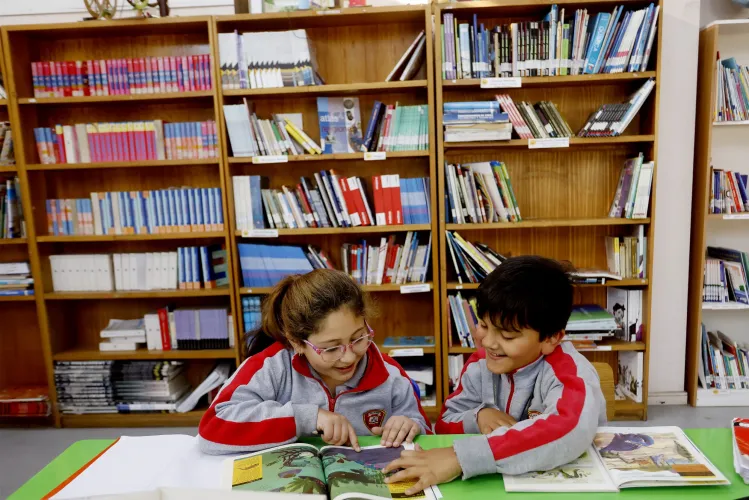 ni&ntilde;os en la escuela