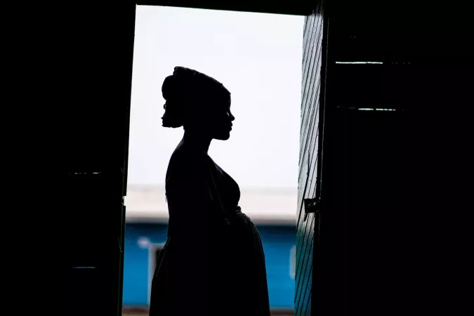 Silueta de una mujer embarazada