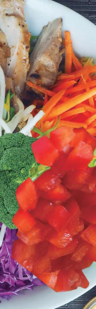 Ensalada arcoiris con pollo