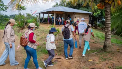 Misi&oacute;n M&eacute;dica llegando a zona veredal de C&oacute;rdoba. 