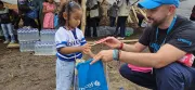 Ni&ntilde;ez en C&oacute;rdoba recibe ayuda humanitaria por las inundaciones