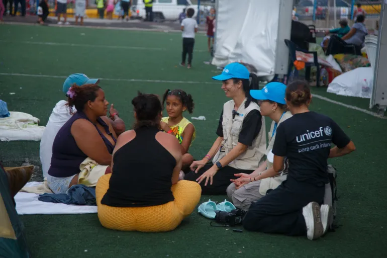 ni&ntilde;as y ni&ntilde;os son atendidos en Veneuzuela