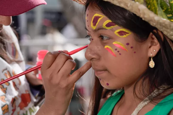 El pueblo Awá participó en enero de 2024 del Carnaval de Negros y Blancos que se realiza en la ciudad de Pasto, Nariño