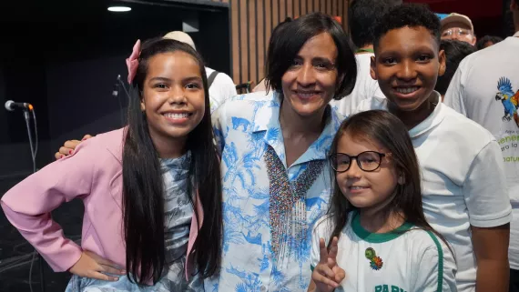 ni&ntilde;as y ni&ntilde;os con tomadores de decisiones