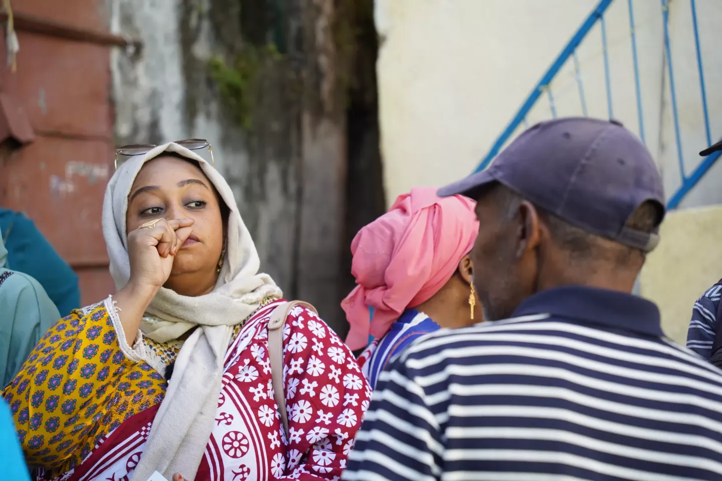 Taouhida en sensiblisation dans un quartier de Mutsamudu sur l'Ile d'Anjouan.