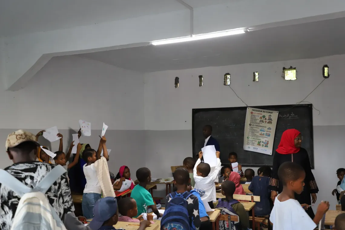 S&eacute;ances de sensibilisation dans les &eacute;coles sur les causes et cons&eacute;quences du changement climatique