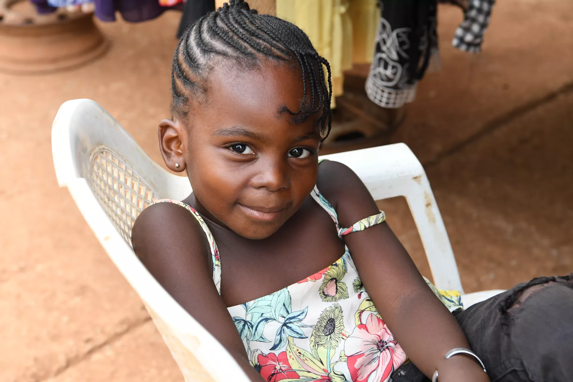 une jeune petite fille