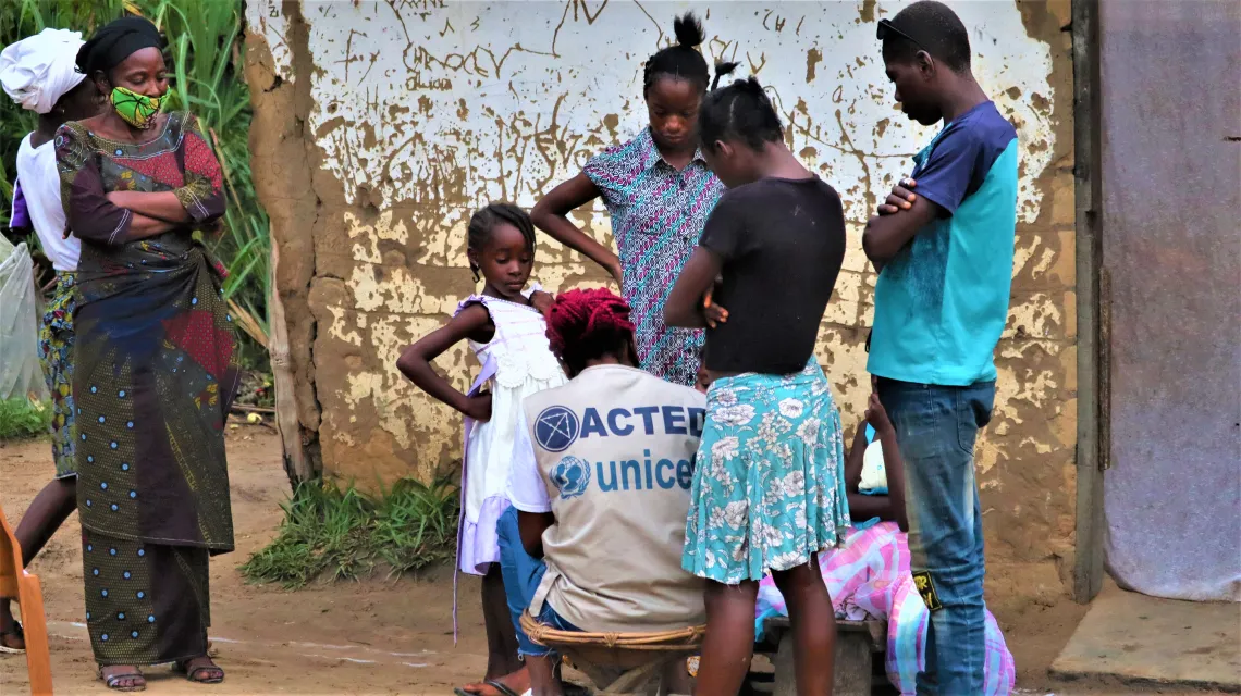 Yvette accompanies ACTED staff during a monitoring and evaluation session carried out by ACTED vis-avis a beneficiary family