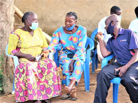 Ursulle lors d'une reunion des agents communautaires &agrave; Mpouya 