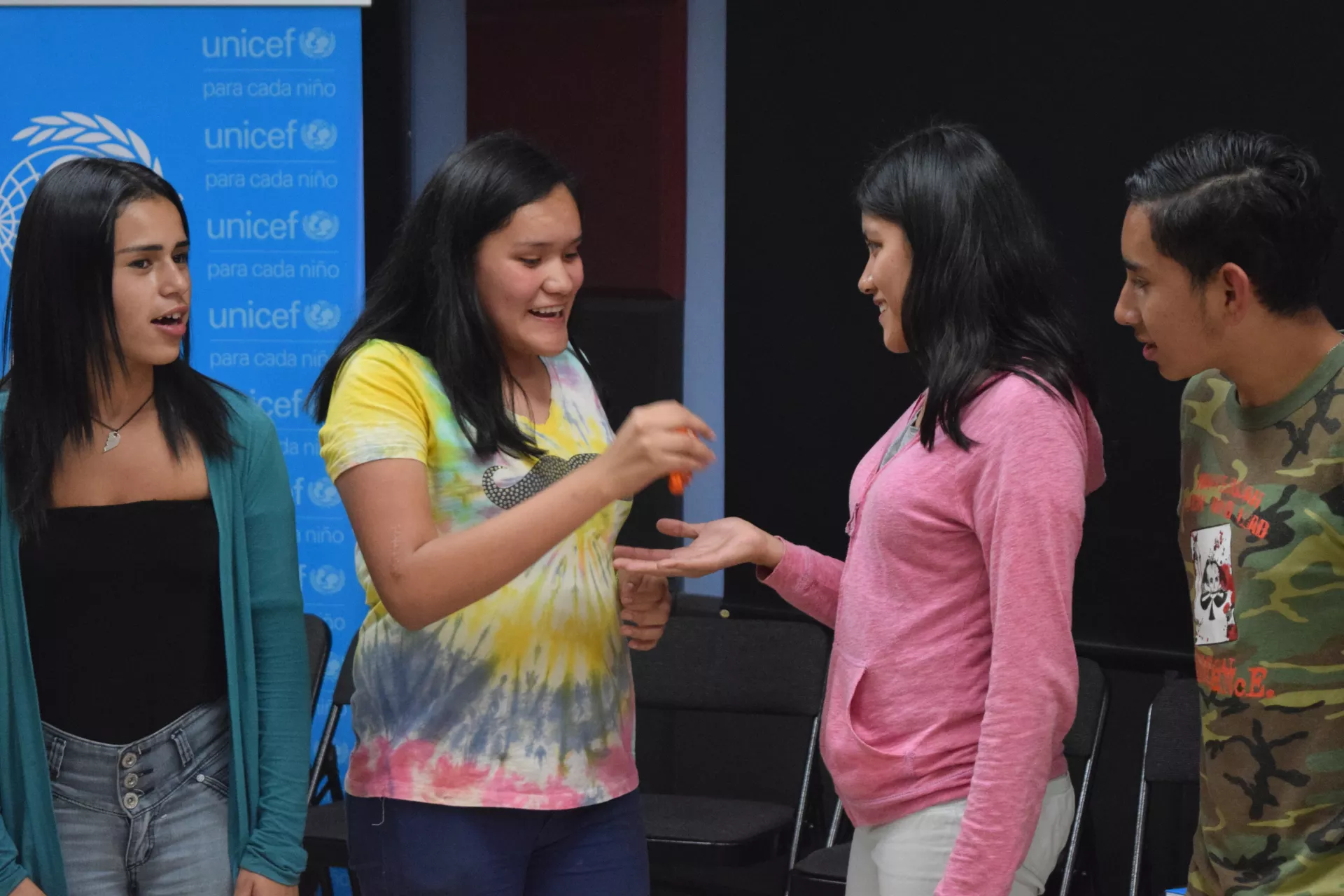 Adolescentes participan de taller de empoderamiento.