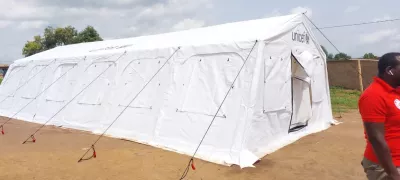 Tente install&eacute; par le bureau de zone de Man