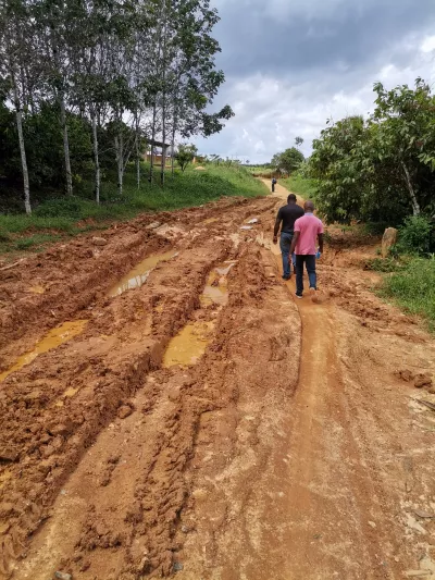 Road to the Binkadi community school 