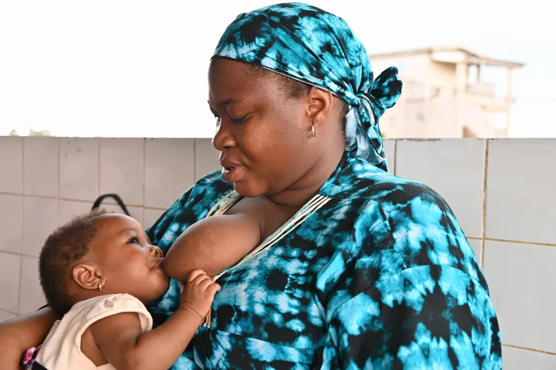 Aminata Tour&eacute; est m&egrave;re de cinq enfants, dont deux filles &acirc;g&eacute;es de 3 ans et de 9 mois. Ce jour-l&agrave;, elle est venue pour permettre &agrave; ses filles de recevoir leur dose de Vitamine A.