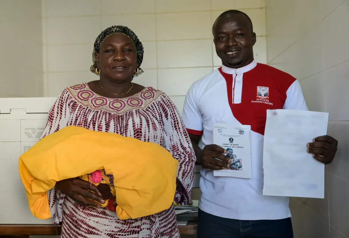Awa est venue pour l&rsquo;enregistrement de son petit fils