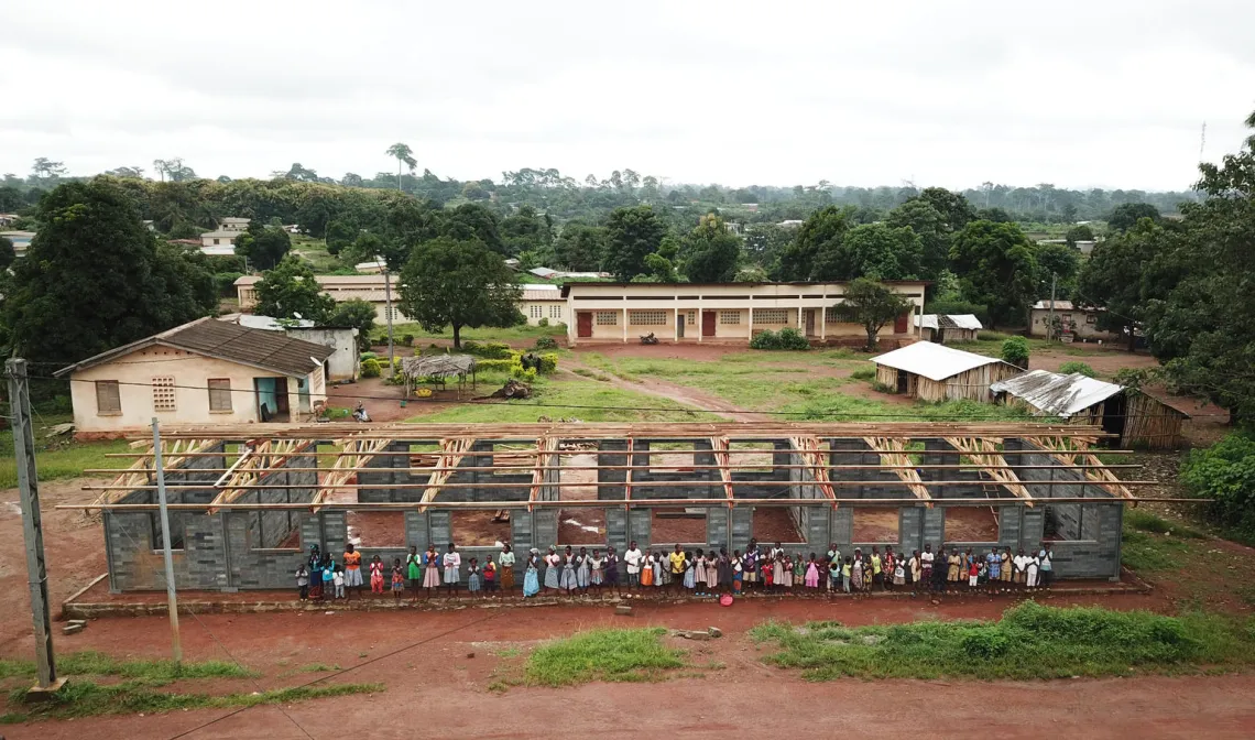 Construction of new classes in Sangouine, a village in the West of C&ocirc;te d'Ivoire. Classes were built with plastic bricks made out of recycled plastic.