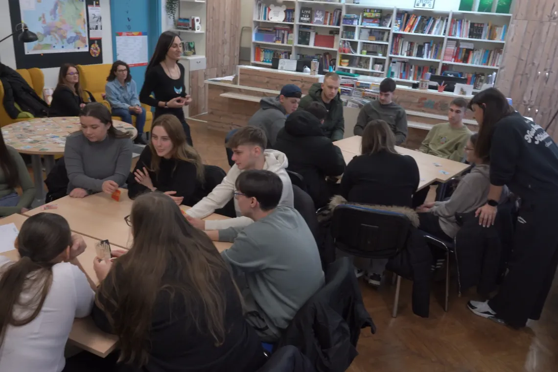 Učenici na radionici u &scaron;kolskoj knjižnici