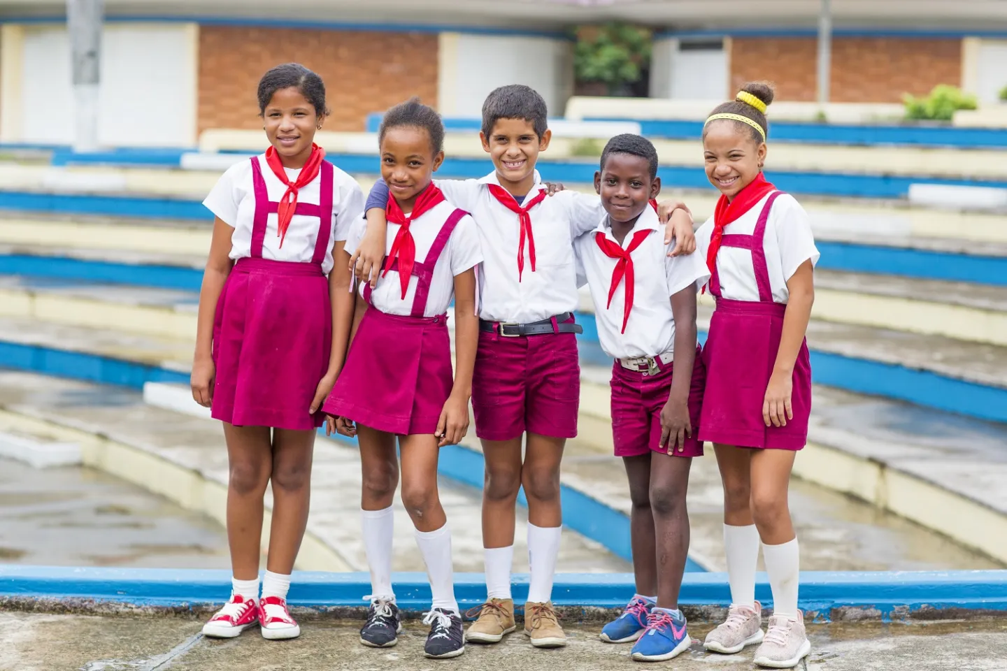 Ni&ntilde;os y ni&ntilde;as en escuelas cubanas