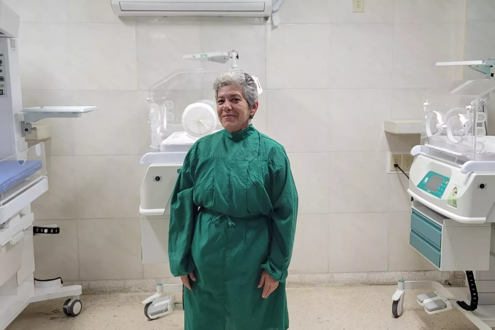 Nely Hern&aacute;ndez ha dedicado m&aacute;s de 30 a&ntilde;os de su vida al cuidado de reci&eacute;n nacidos en la sala de neonatolog&iacute;a del hospital "Ana Betancourt", en Camag&uuml;ey. 