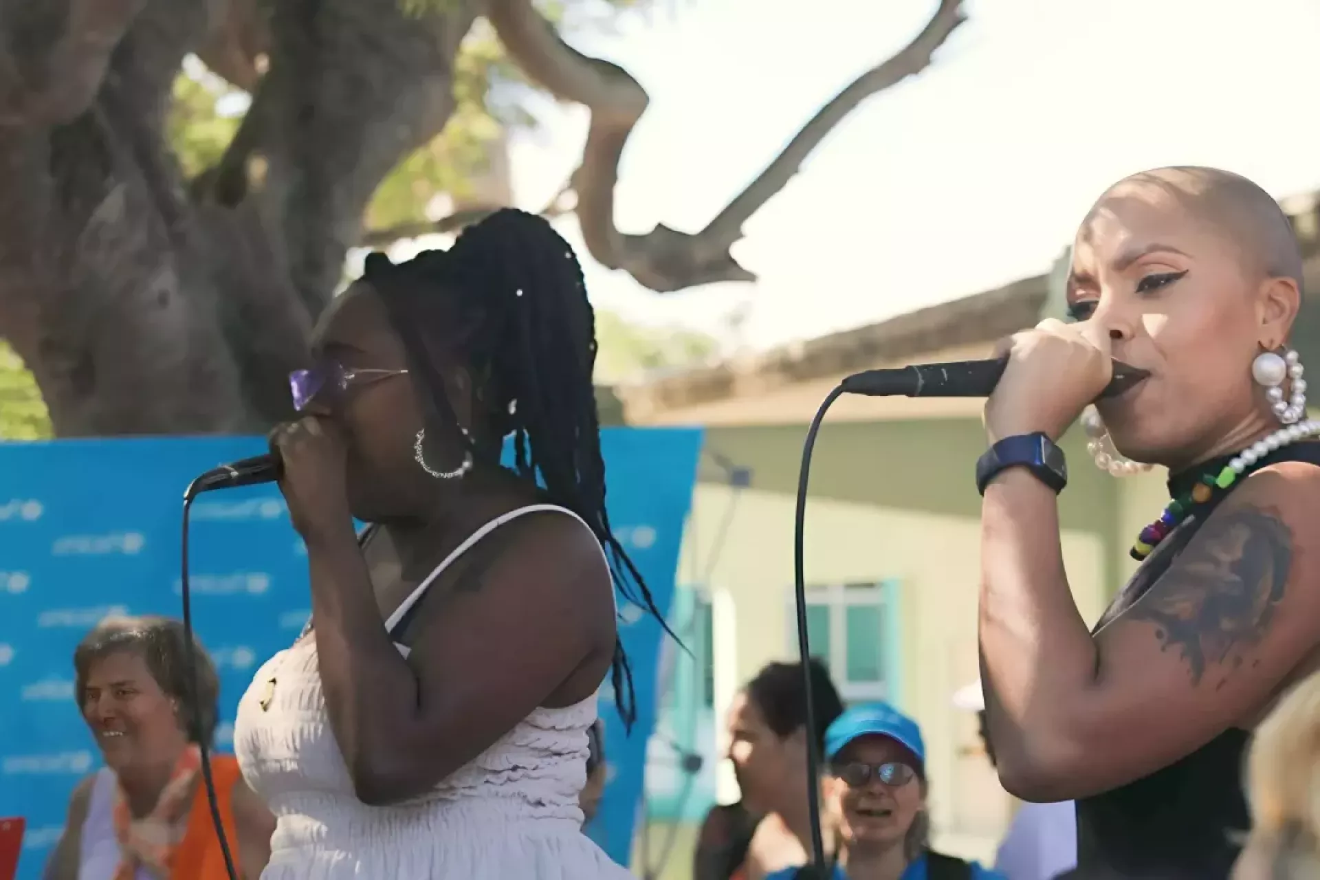 En un g&eacute;nero musical mayoritariamente masculino, La Reyna y La Real hacen canciones sobre empoderamiento femenino. 