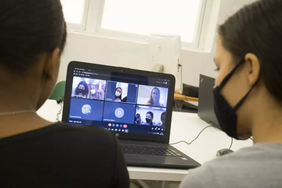 Riesgos y da&ntilde;os a los que se exponen ni&ntilde;os, ni&ntilde;as y adolescentes en redes digitales