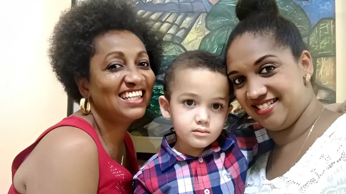 La meteor&oacute;loga cubana Ailyn J&uacute;stiz &Aacute;guila ha sabido combinar su amor por la ciencia con una excepcional habilidad comunicativa, lo que la ha convertido en una figura entra&ntilde;able en la televisi&oacute;n cubana. 