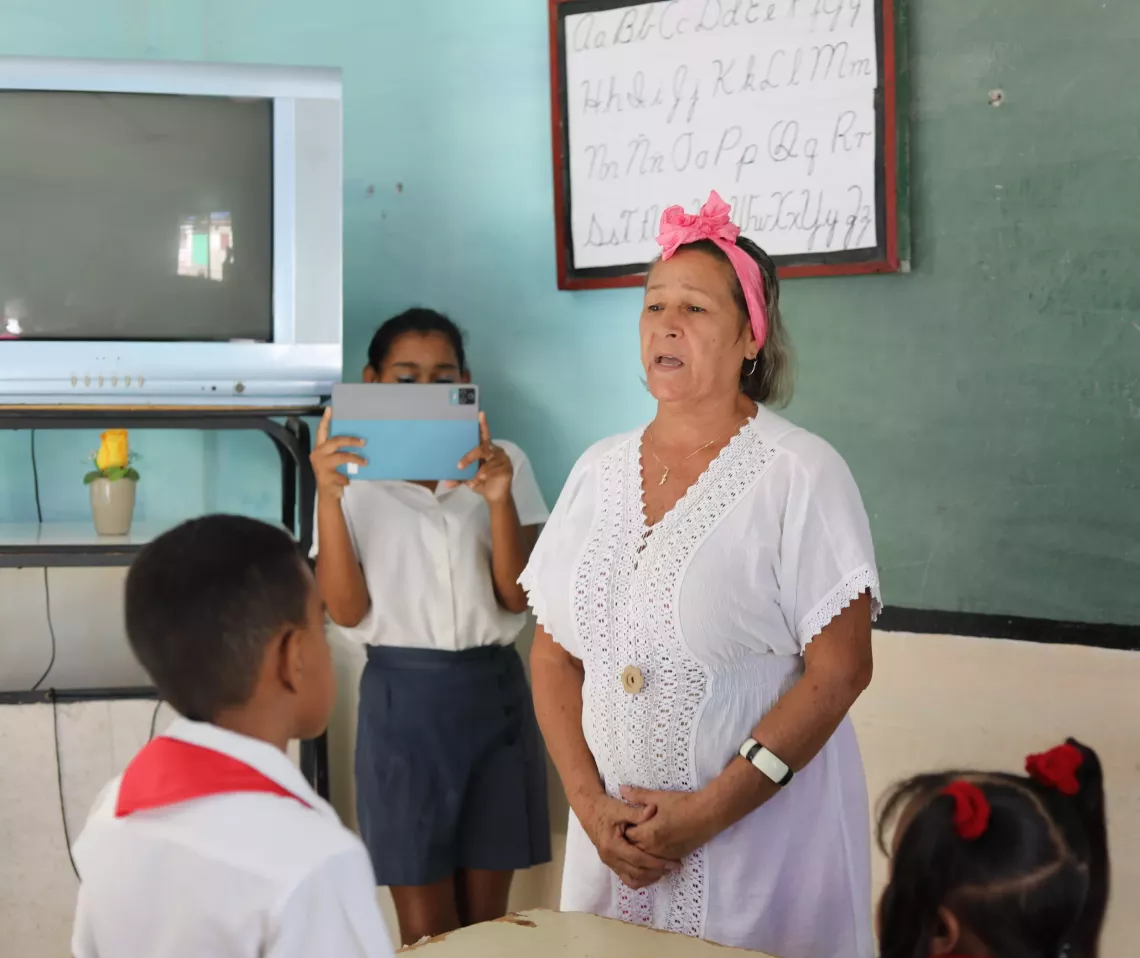 Mar&iacute;a Karla toma fotos de las actividades culturales, de los recorridos por museos de la localidad, de las limpiezas de la costa que organizan sus maestras o de las visitas que recibe en la escuela