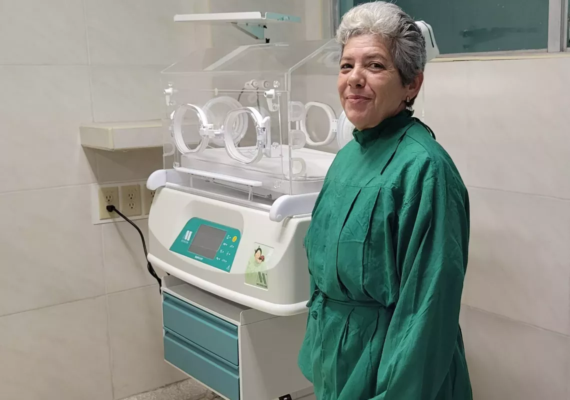 En 2024, UNICEF, con fondos del Cabildo de Canarias, fortaleci&oacute; 22 de los 48 servicios neonatales del pa&iacute;s, con equipos especializados y suministros m&eacute;dicos, incluyendo incubadoras, mantas t&eacute;rmicas y material gastable, alcanzando a 31.259 reci&eacute;n nacidos de alto riesgo.