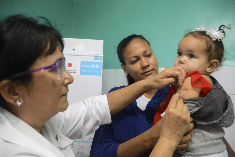 UNICEF apoya desde 1992 los esfuerzos del PAI para eliminar y evitar enfermedades que son prevenibles mediante la vacunaci&oacute;n
