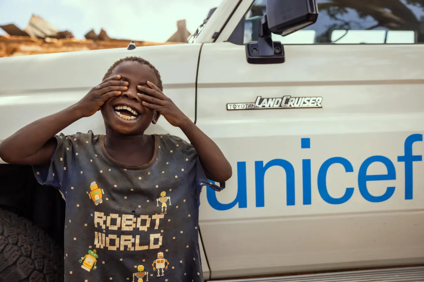 Integrated Mobile Brigades (IMBs) are multidisciplinary health teams that regularly travel to remote communities where access to health services is limited or nonexistent. Supported by UNICEF, this strategy aims to reduce geographic barriers and ensure vulnerable populations - especially women and children, receive essential health and nutrition care.