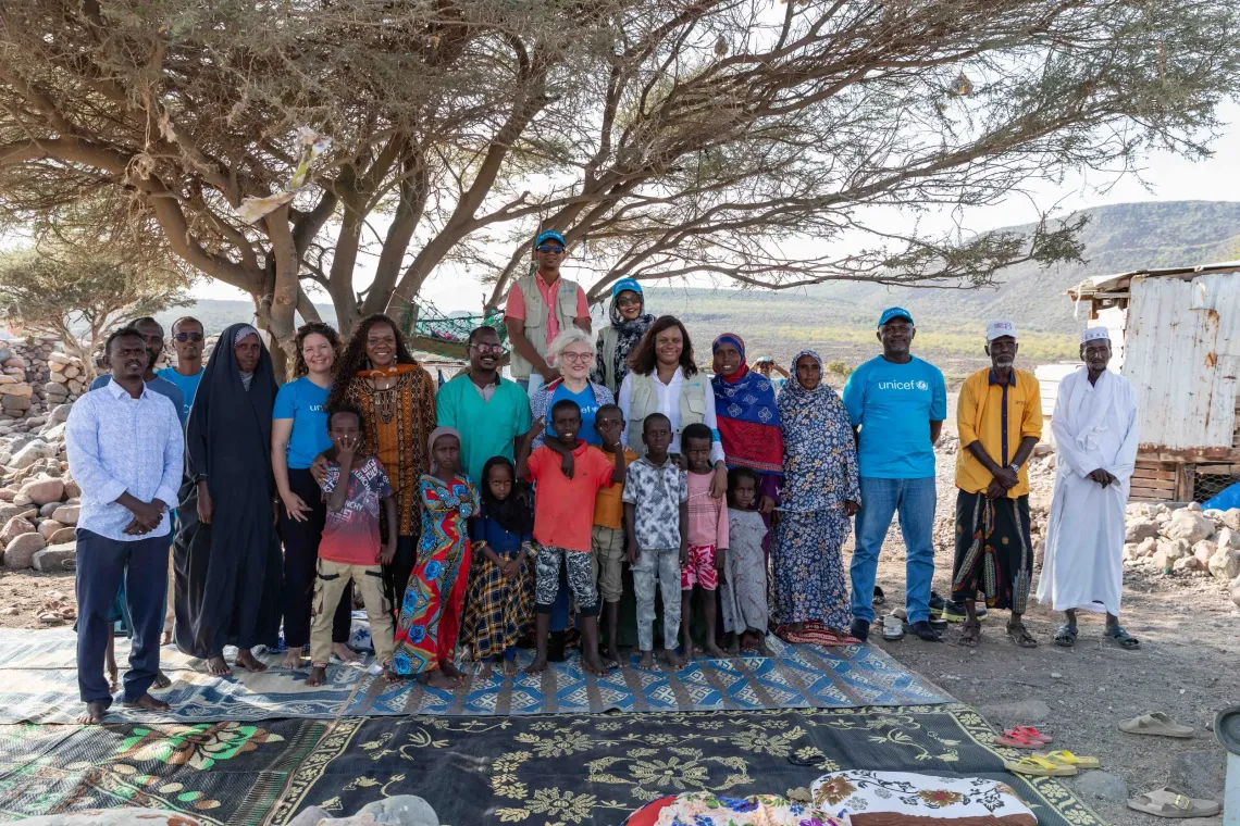 L'&eacute;quipe de l'UNICEF avec la communaut&eacute; de Dalay-Af, dans la r&eacute;gion d'Obock, &agrave; Djibouti. 