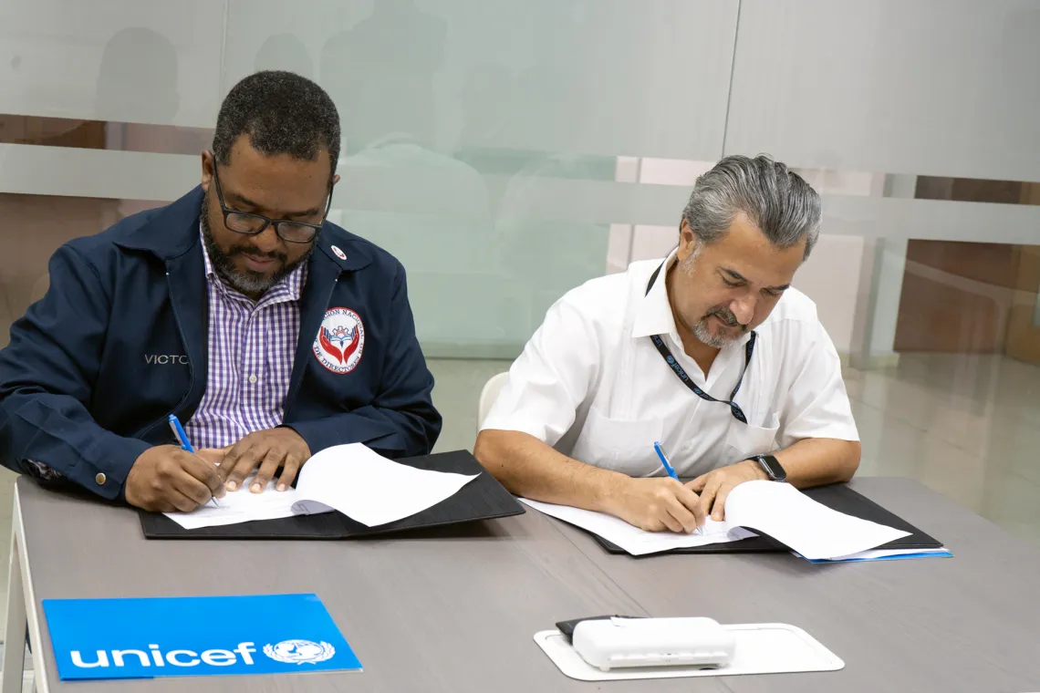 UNICEF y ASONADEDI RD firman acuerdo de colaboraci&oacute;n para la promoci&oacute;n de la educaci&oacute;n inclusiva y el fortalecimiento de las competencias digitales en centros educativos  - Foto NdP 3