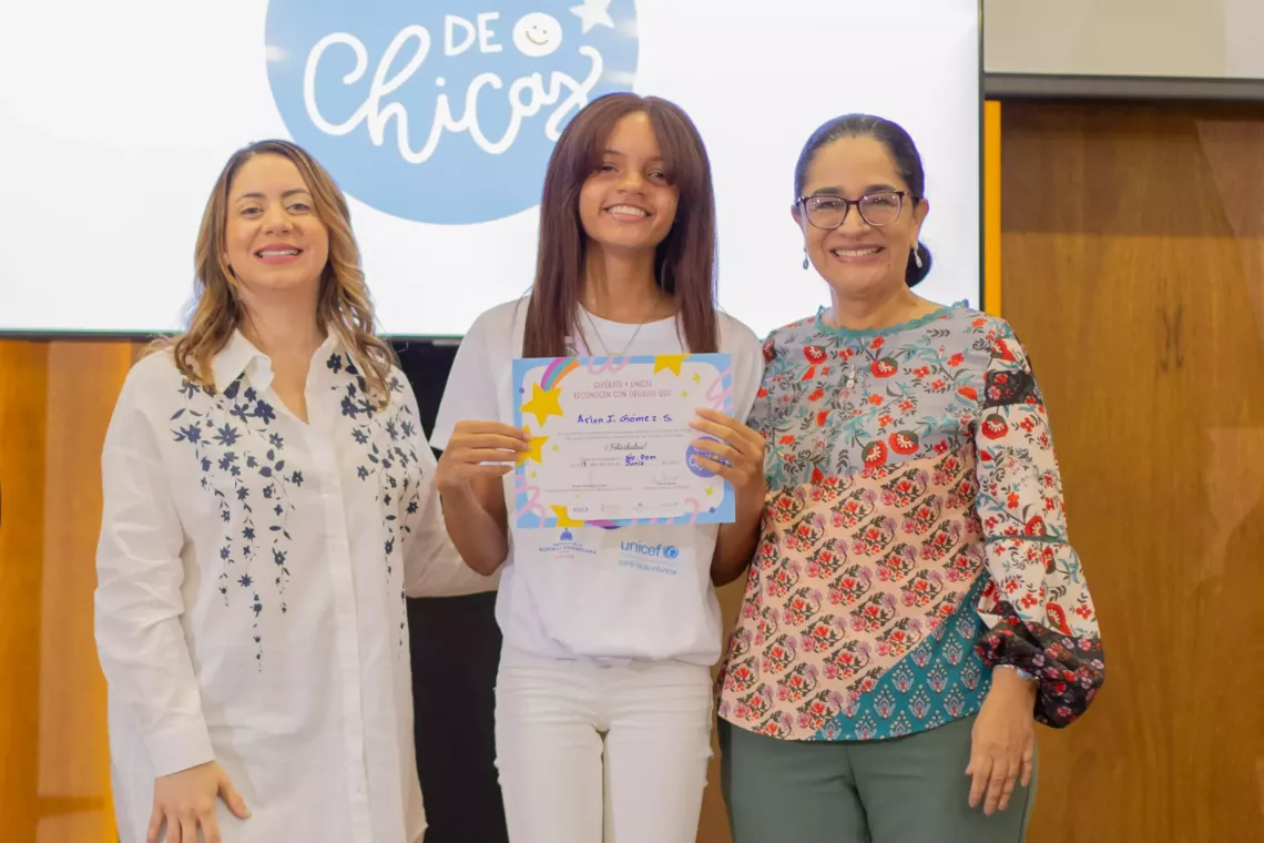 Gloria Reyes, Arlyn Gomez y Anyoli Sanabria