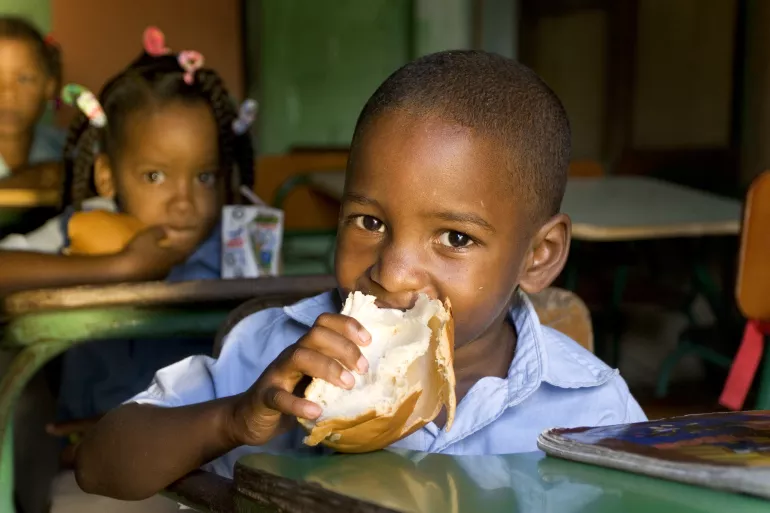 Se reduce la desnutrici&oacute;n infantil cr&oacute;nica en Rep&uacute;blica Dominicana y se incrementa el sobrepeso y la obesidad afectando al 33% de los ni&ntilde;os en edad escolar
