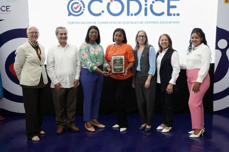 Ndp 1 - República Dominicana alcanza un nuevo hito en educación digital con sus primeros centros certificados en Nivel Plata