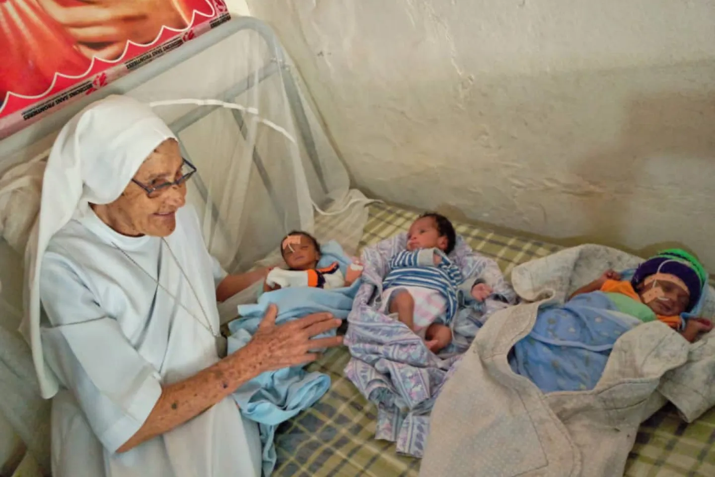 Une s&oelig;ur avec des b&eacute;b&eacute;s