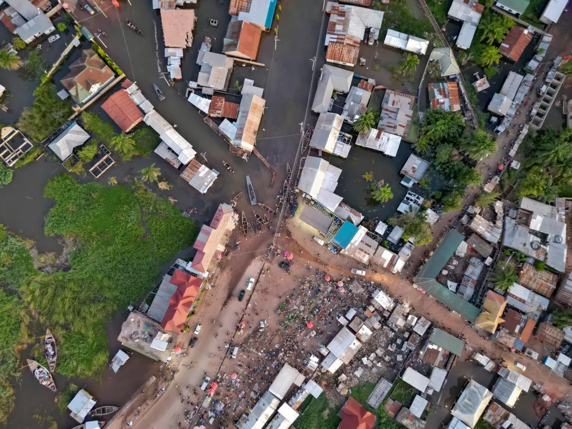 Vue a&eacute;rienne d'un quartier inond&eacute;