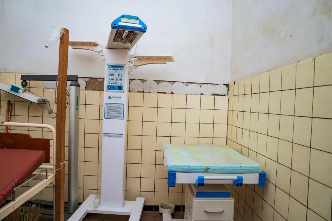 Du mat&eacute;riel m&eacute;dical dans la salle d'accouchement