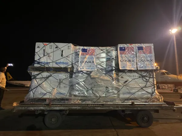 Une cargaison de 250.380 doses de Pfizer offerte par les &Eacute;tats-Unis est arriv&eacute;e en RDC pour renforcer la vaccination contre la COVID-19