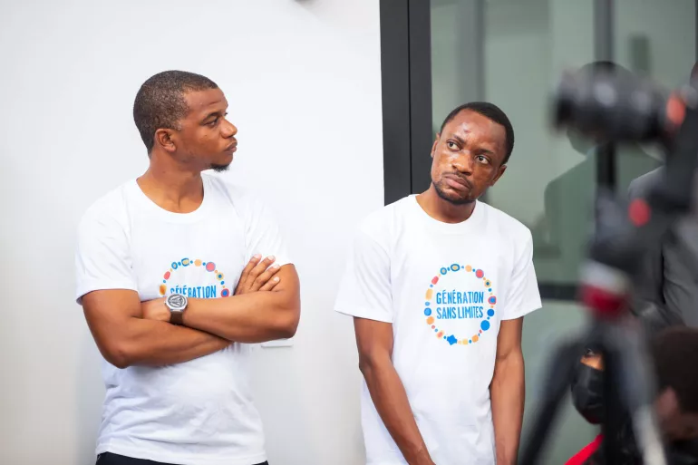 Deux jeunes lors du lancement de GenU