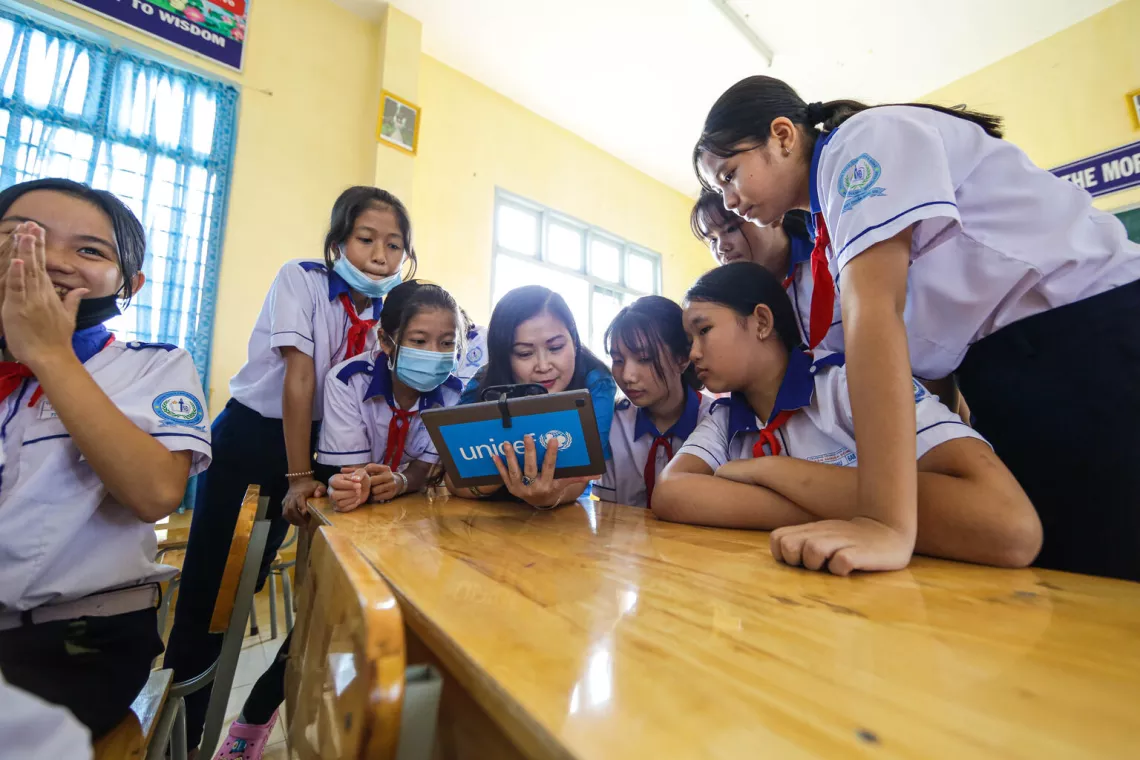 Ms. Phan To Mai, Senior Programme Associate for UNICEF Viet Nam on class to introduce and guide students in order to use those AVR equipment. 