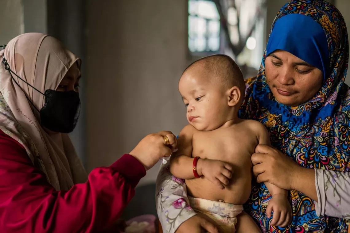  Hussein (1) gets vaccinated against measles, mumps and rubella (MMR) in the Philippines during the COVID-19 pandemic, by health worker Ash Abubacar &mdash; who UNICEF supported to make door-to-door health visits in rural communities.